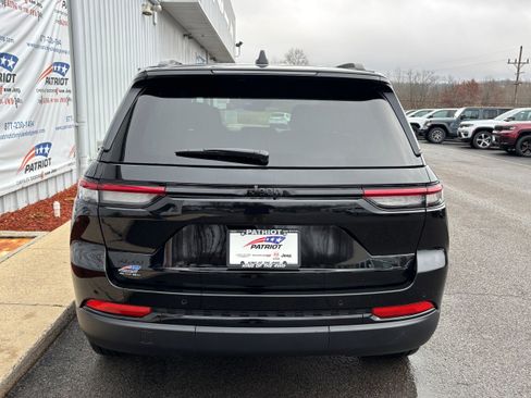 New 2025 Jeep Grand Cherokee Altitude image 3