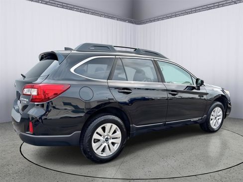 Used 2017 Subaru Outback 2.5i Premium AWD/4WD image 6
