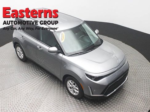 Used 2025 Kia Soul LX w/ LX Technology Package image 3