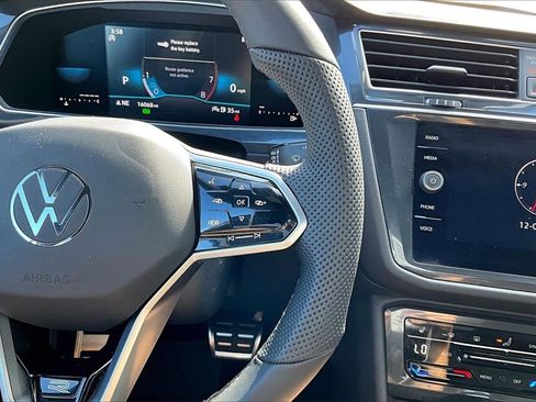 Certified 2022 Volkswagen Tiguan SE R-Line image 25