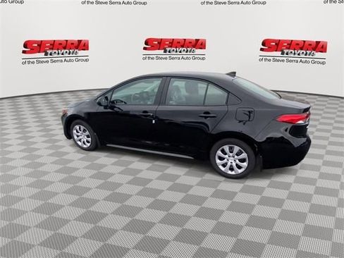 Used 2025 Toyota Corolla LE image 7