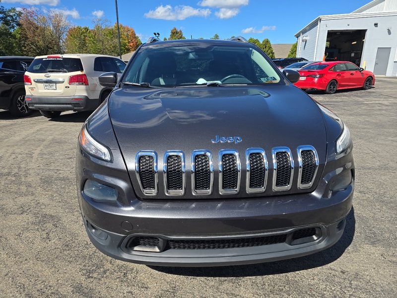 Used 2014 Jeep Cherokee Latitude w/ Cold Weather Group AWD/4WD image 2