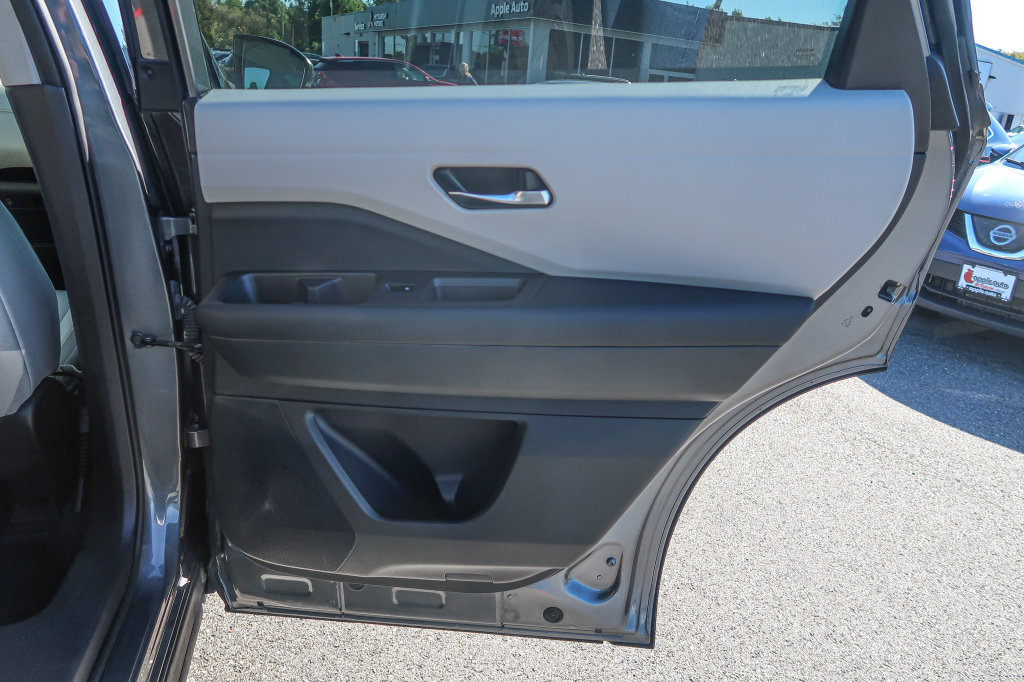 Used 2022 Nissan Pathfinder SV AWD/4WD image 20