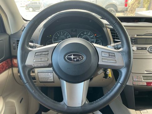 Used 2011 Subaru Outback 3.6R Limited w/ PWR Moonroof Pkg AWD/4WD image 9