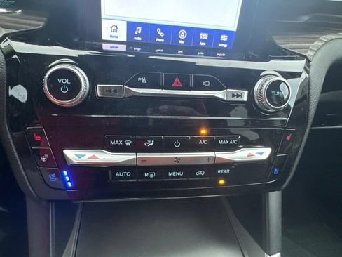 Used 2023 Ford Explorer Limited w/ Limited Technology Package AWD/4WD image 6