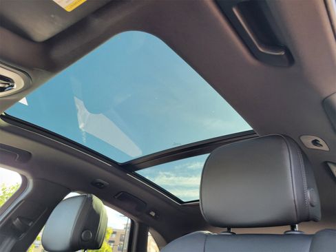 Used 2025 Porsche Macan image 27