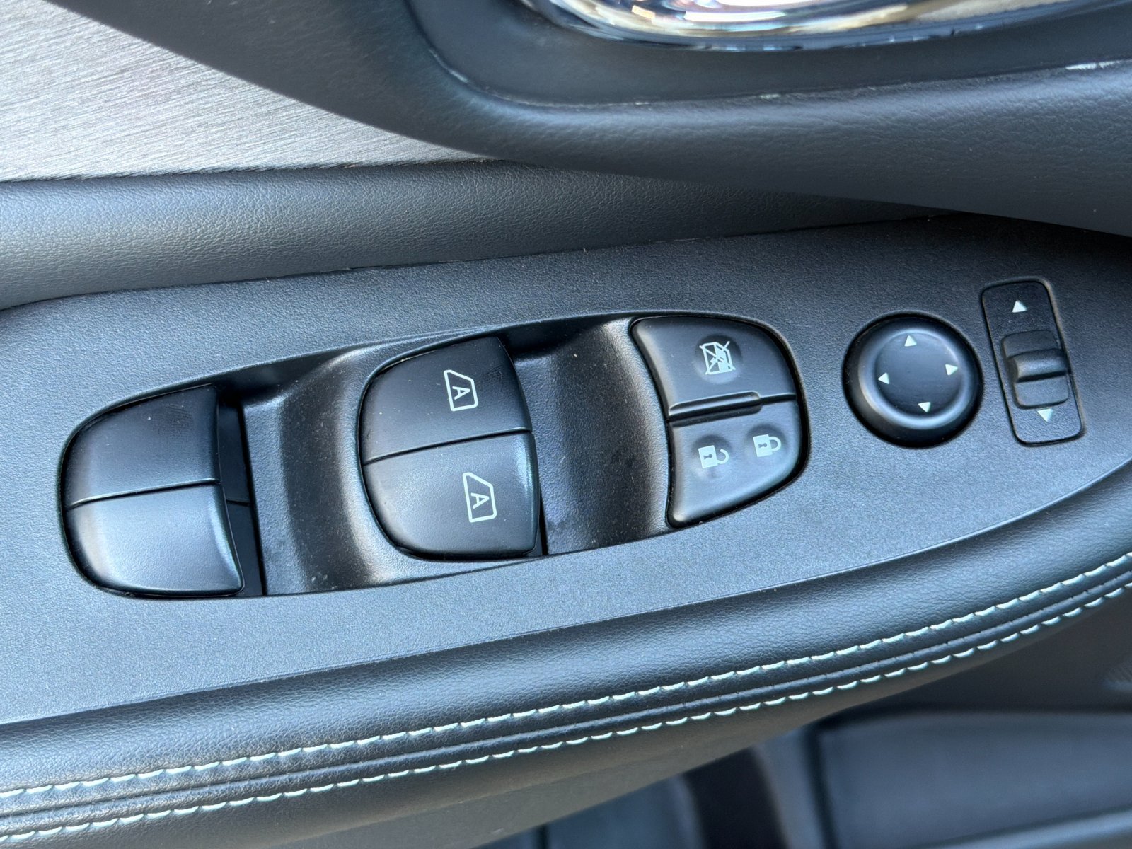 Used 2023 Nissan Murano SV w/ Cargo Package FWD image 12