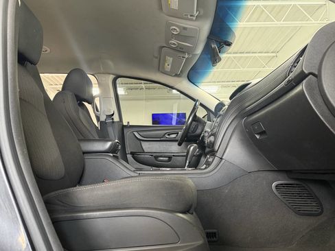 Used 2017 Chevrolet Traverse LT image 17