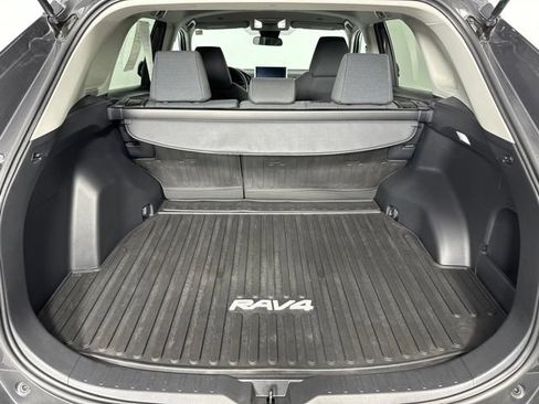 Used 2023 Toyota RAV4 LE AWD/4WD image 5