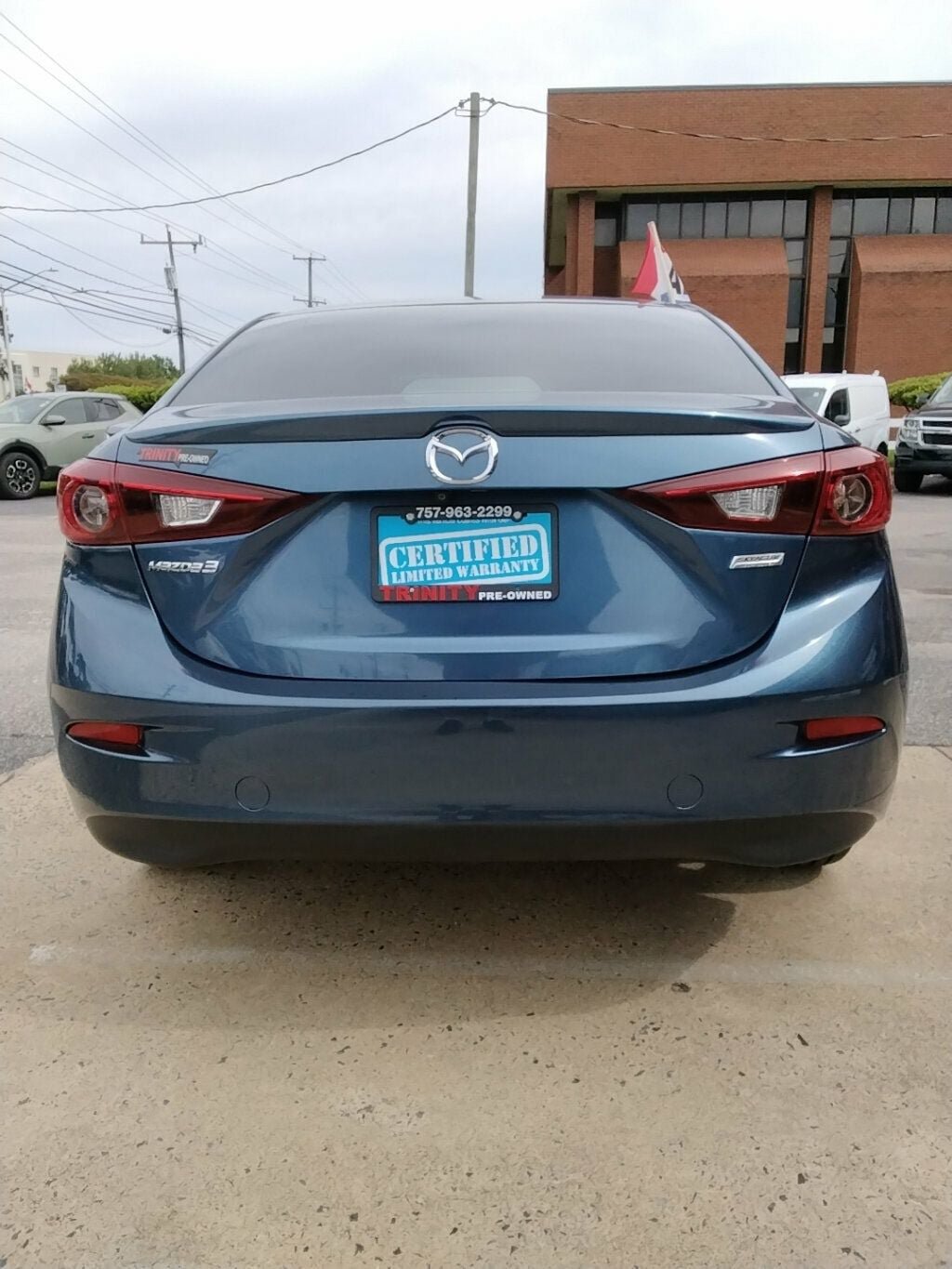 Used 2018 MAZDA MAZDA3 Touring FWD image 3