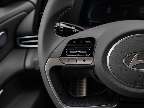 Certified 2025 Hyundai Elantra Sport image 18