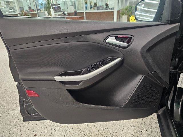 Used 2013 Ford Focus SE FWD image 25