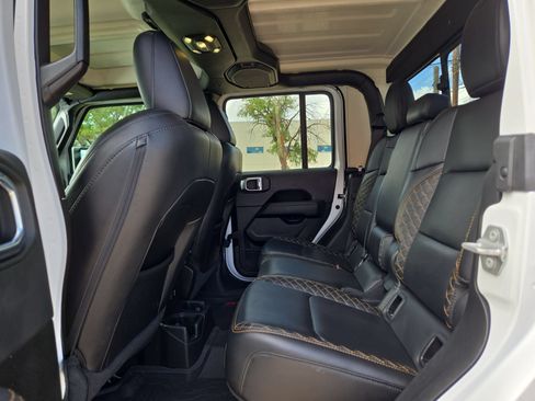 Used 2022 Jeep Gladiator Overland AWD/4WD image 13