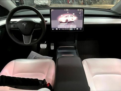 Used 2023 Tesla Model Y Performance image 17