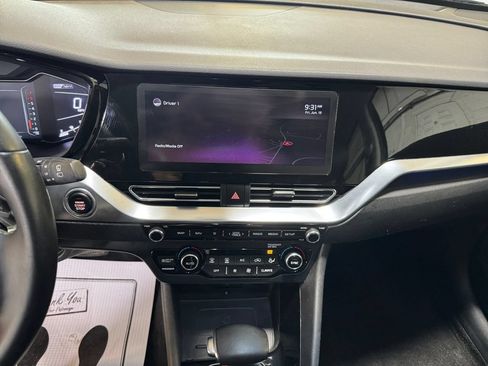 Used 2022 Kia Niro Touring Special Edition FWD image 22