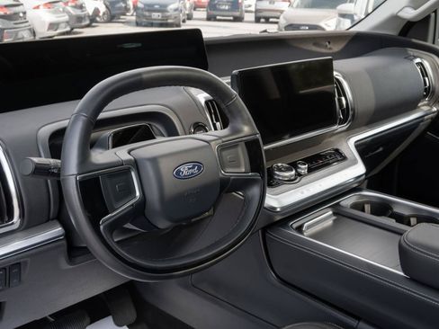 Used 2025 Ford Expedition Max Platinum w/ Driver's Package AWD/4WD image 16