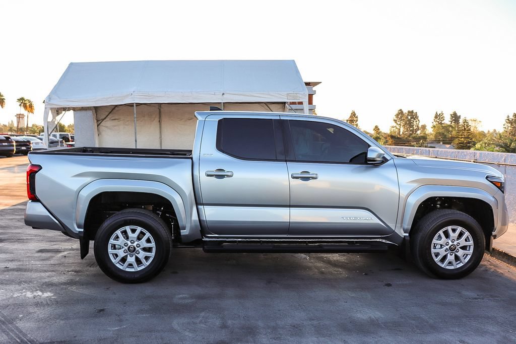 Used 2025 Toyota Tacoma SR5 AWD/4WD image 13