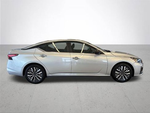 Certified 2025 Nissan Altima 2.5 SV FWD image 7