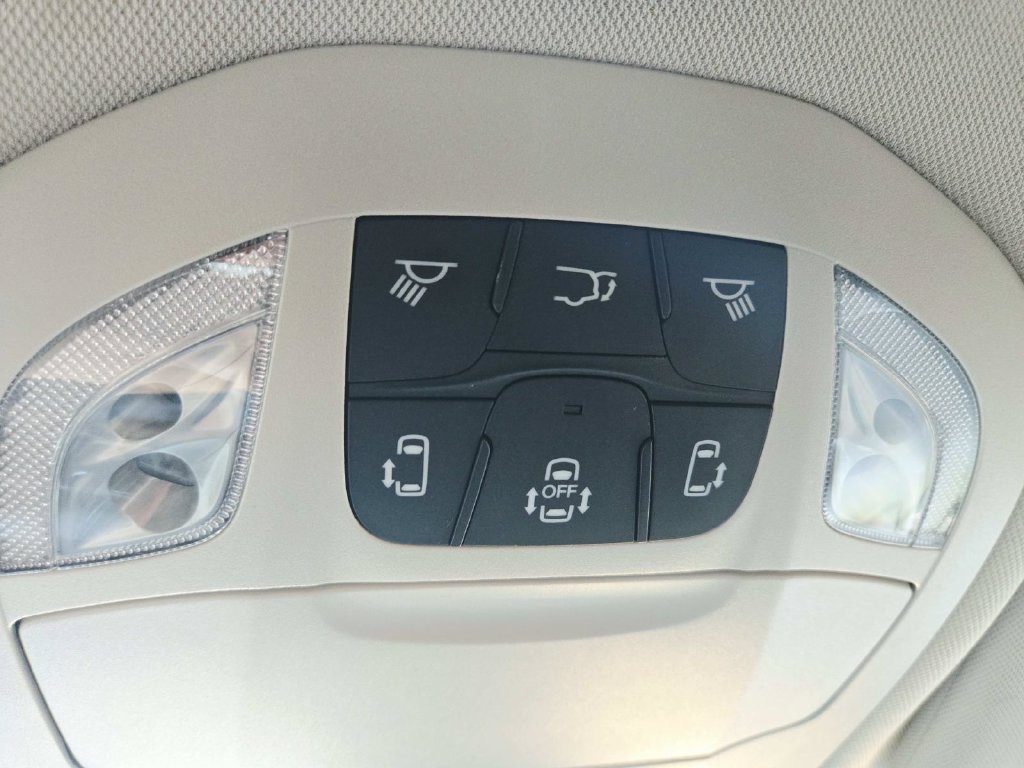 Used 2022 Chrysler Pacifica Touring-L AWD/4WD image 33