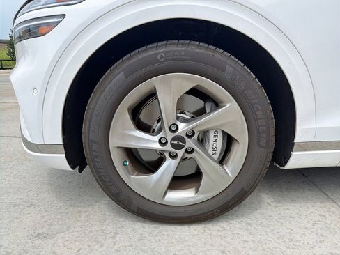 Certified 2026 Genesis GV70 2.5T Advanced AWD/4WD image 17