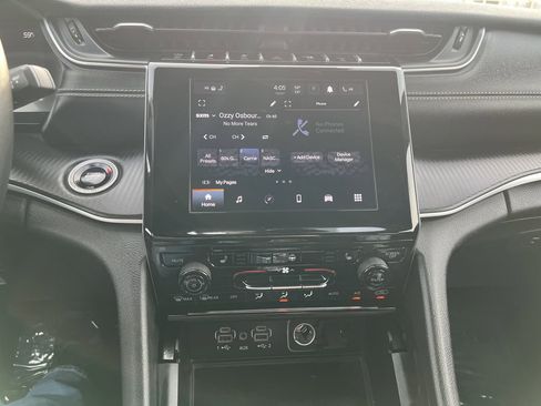 Certified 2024 Jeep Grand Cherokee L Laredo image 11