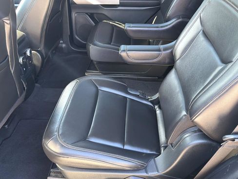 Used 2022 Ford Explorer XLT w/ Equipment Group 202A AWD/4WD image 20