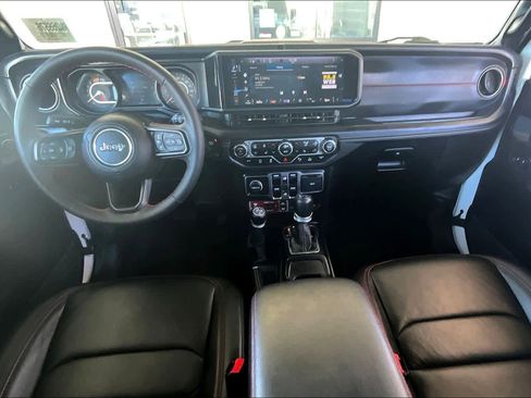 Used 2024 Jeep Wrangler Unlimited Rubicon image 14