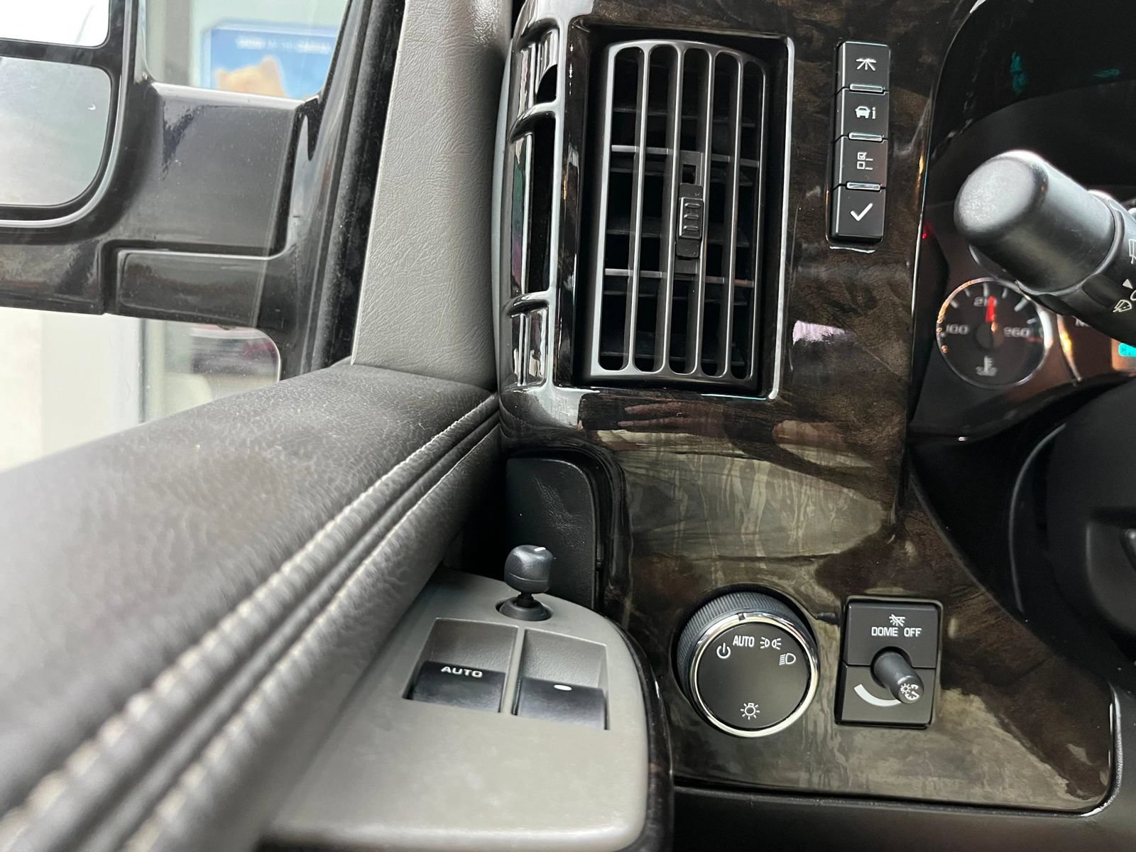 Used 2018 Chevrolet Express 2500 Extended w/ Enhanced Convenience Package RWD image 19
