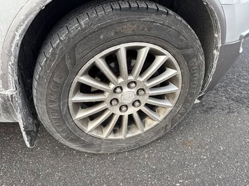 Used 2010 Buick Enclave CXL image 9