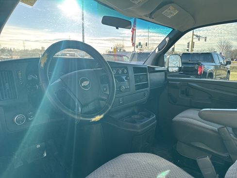 Used 2009 Chevrolet Express 2500 image 20