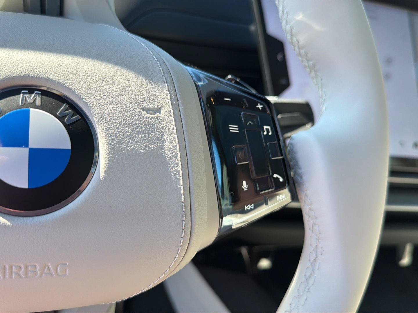 New 2027 BMW 740i RWD image 23