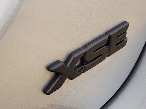 Used 2023 Toyota Camry XSE FWD image 7
