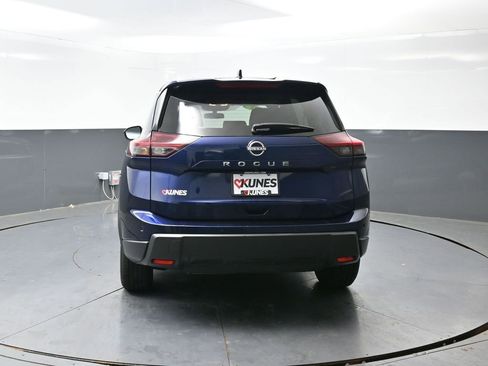 Used 2025 Nissan Rogue SV FWD image 13