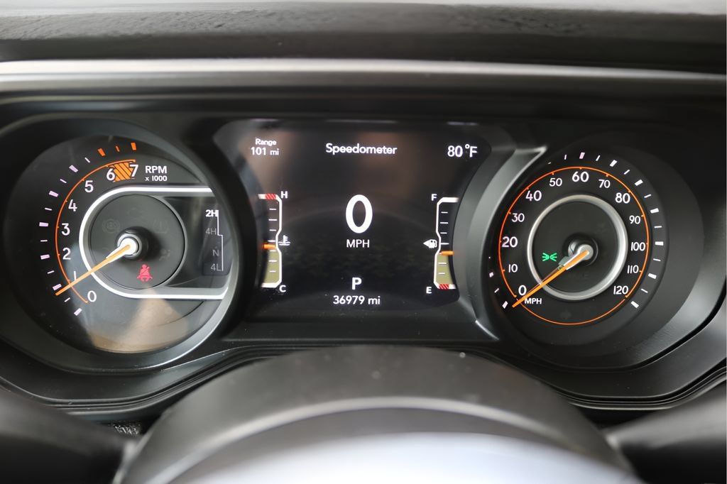 Used 2025 Jeep Wrangler Unlimited Sahara AWD/4WD image 26
