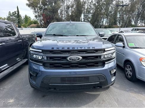 Used 2023 Ford Expedition Limited image 2