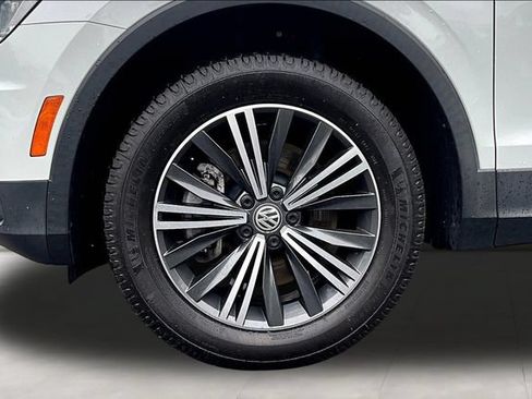 Used 2019 Volkswagen Tiguan SEL AWD/4WD image 34