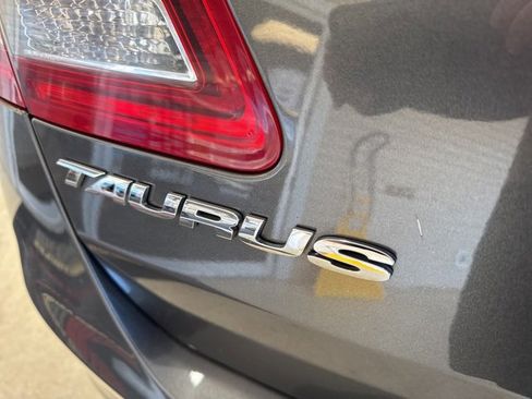 Used 2015 Ford Taurus SEL image 31