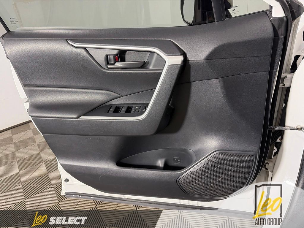 Used 2019 Toyota RAV4 LE w/ All Weather Liner Package AWD/4WD image 23