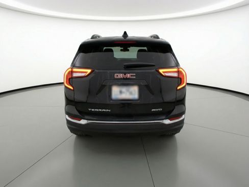 Used 2024 GMC Terrain SLT AWD/4WD image 7