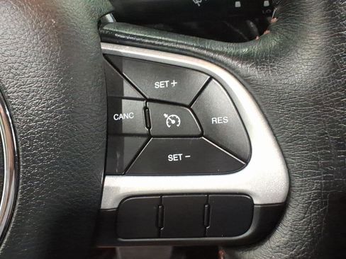 Used 2019 Jeep Renegade Trailhawk w/ UConnect 8.4 Nav Group AWD/4WD image 18