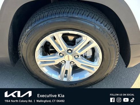 Used 2024 GMC Terrain SLE AWD/4WD image 7