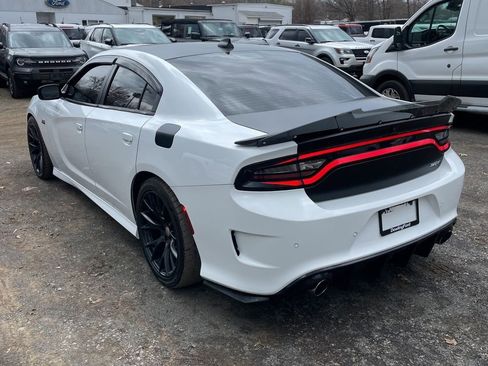 Used 2016 Dodge Charger SRT image 4