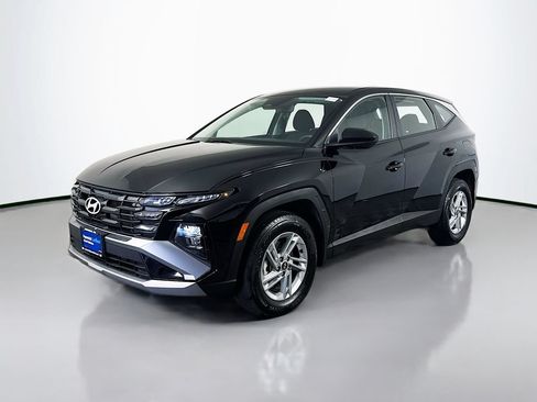 Used 2026 Hyundai Tucson SE AWD/4WD image 2