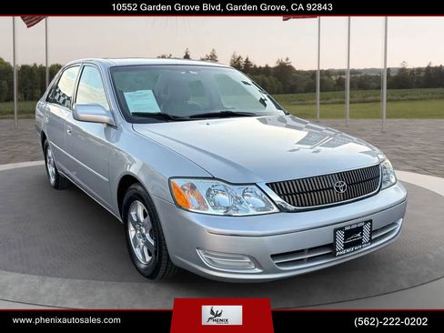 Used 2001 Toyota Avalon XL image 3