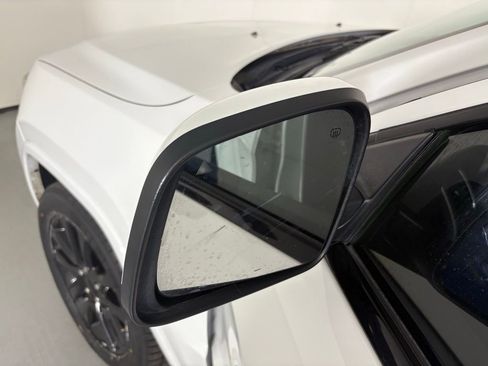 Used 2020 Jeep Grand Cherokee Altitude image 13