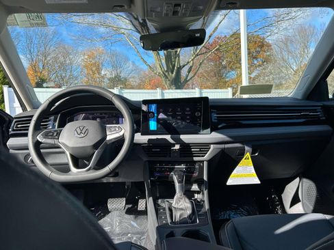 New 2026 Volkswagen Jetta SEL image 9