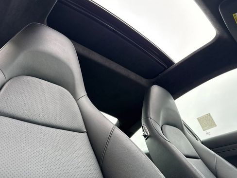 Used 2017 Porsche 911 Carrera image 18