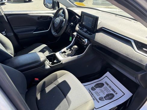 Used 2019 Toyota RAV4 LE AWD/4WD image 25