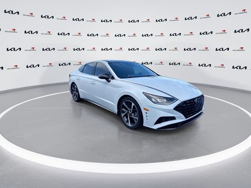 Used 2022 Hyundai Sonata SEL Plus FWD image 2