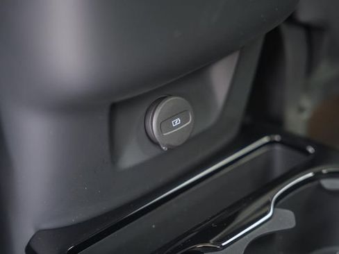 New 2027 Volvo XC90 B6 Plus AWD/4WD image 33